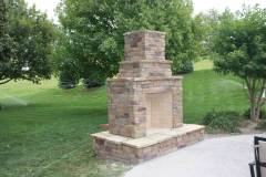 Firerock Outdoor Fireplace with Chablis Old Country Ledge Stone and Mahogany Flagstone wrap-around hearth.